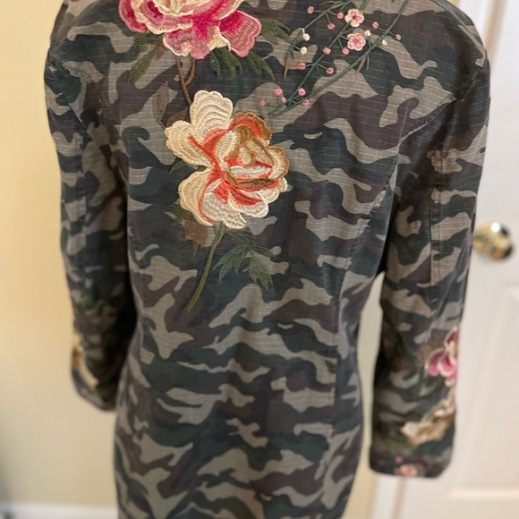 Cute Camo Blazer w/embroidery - Picture 3 of 6